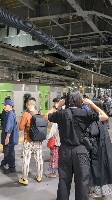 Platform at Shibuya station la...